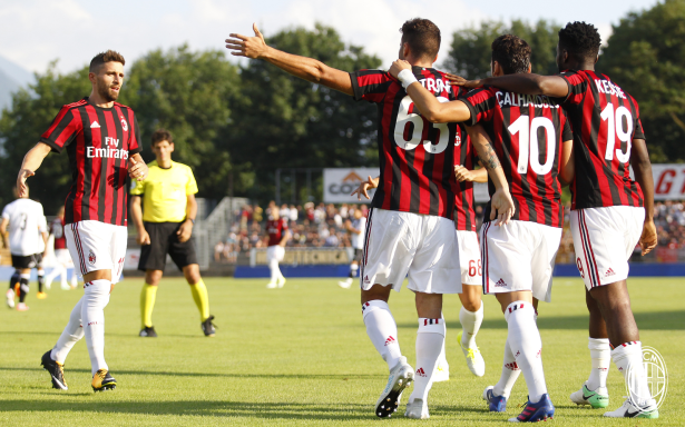 关于曼西尼力挺库特罗内，AC米兰教练信心十足的信息