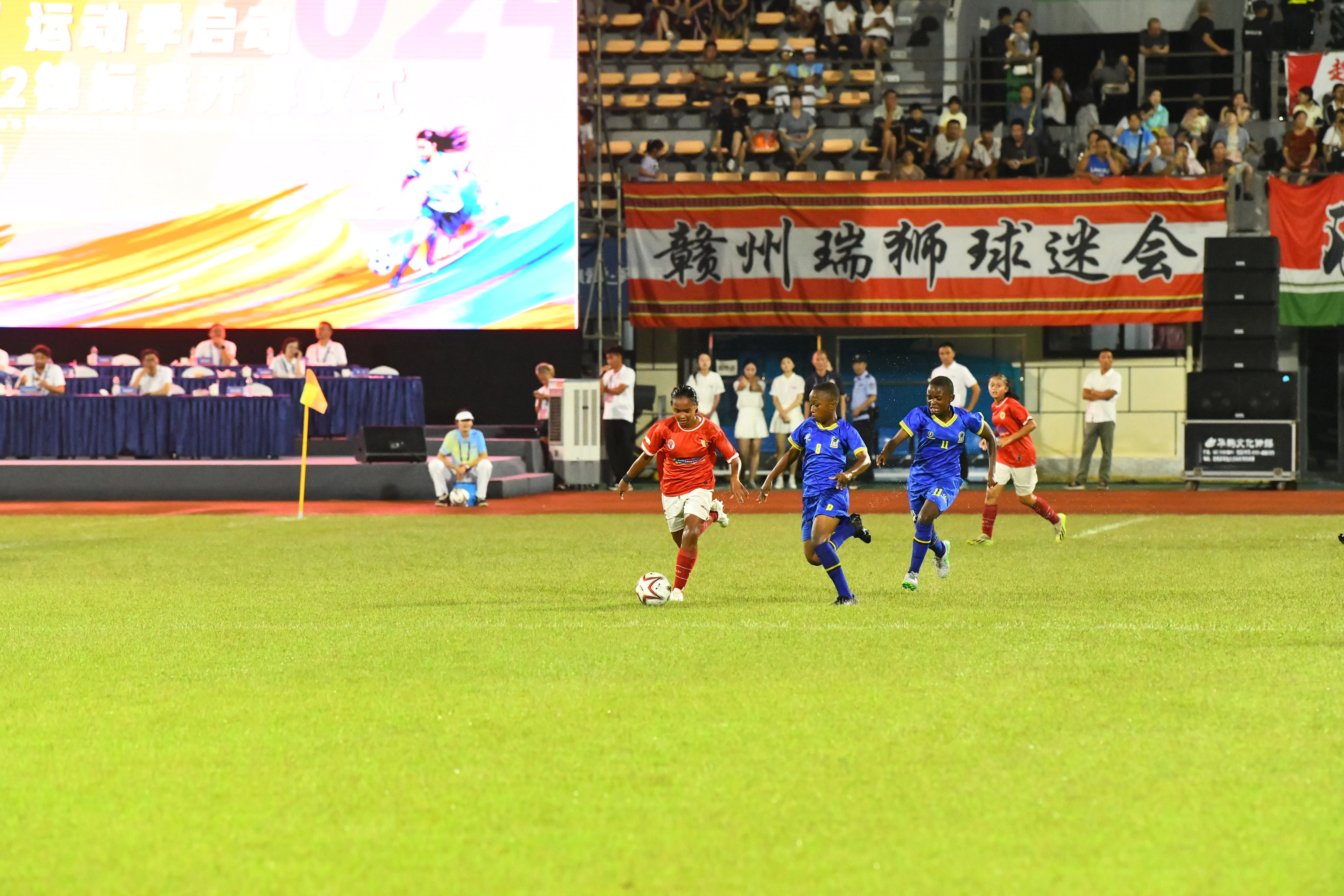 女足比赛颁奖典礼举办,营造盛大氛围的简单介绍 女足比赛颁奖典礼举办,营造盛大氛围的简单介绍