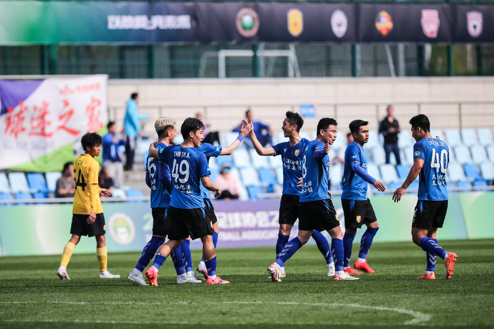 大连一方主场击败昆明奔驰,全取三分的简单介绍 大连一方主场击败昆明奔驰,全取三分的简单介绍