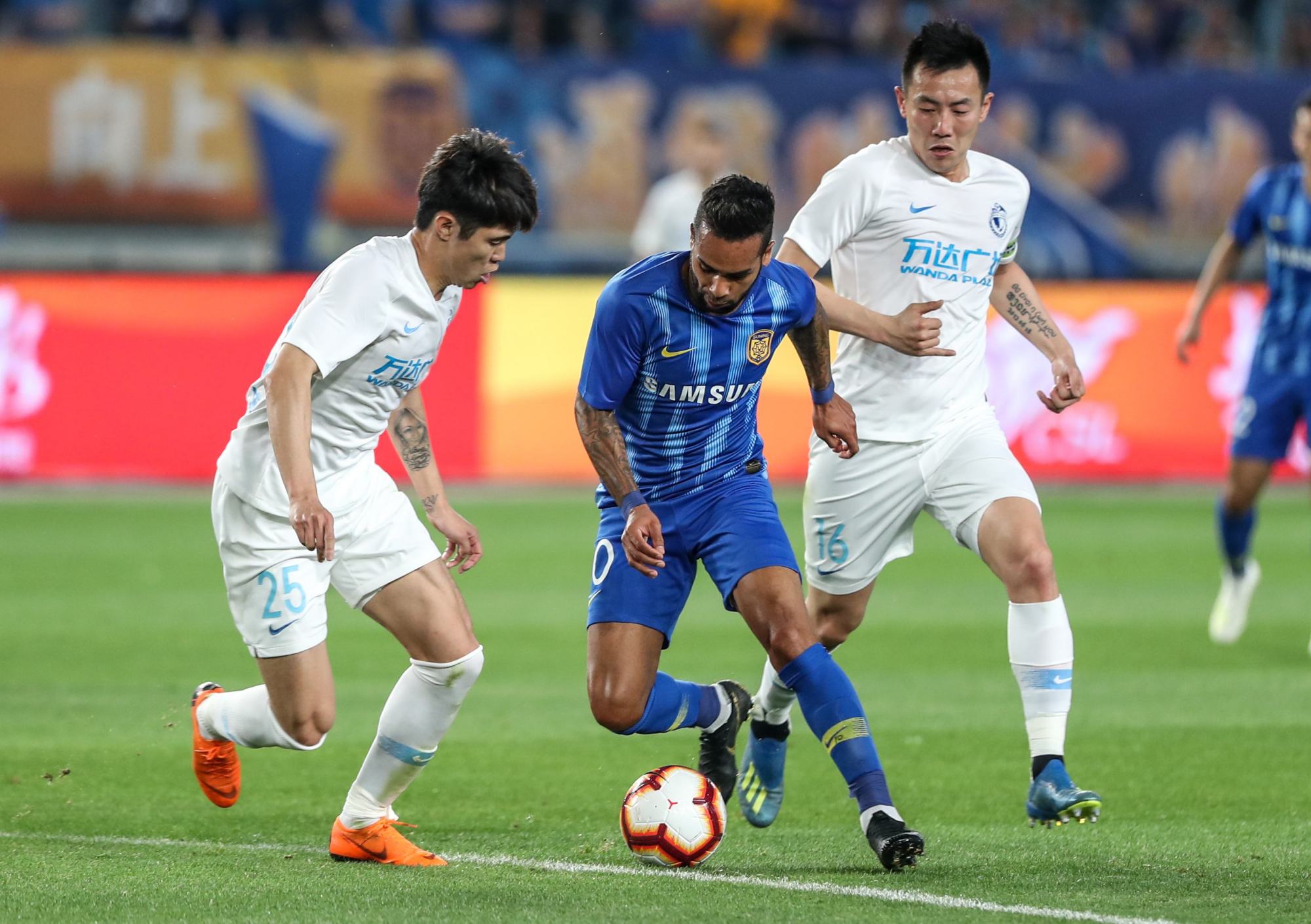 爱游戏体育-苏宁客场不敌绿城,连续两场失利