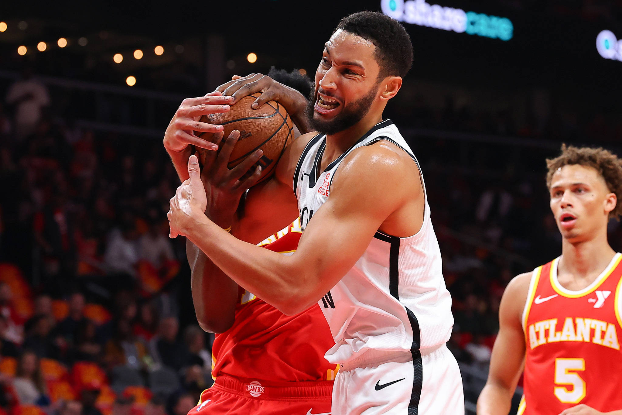 爱游戏入口-关于老鹰胜公牛,特雷-杨三双表现领队力挽狂澜的信息