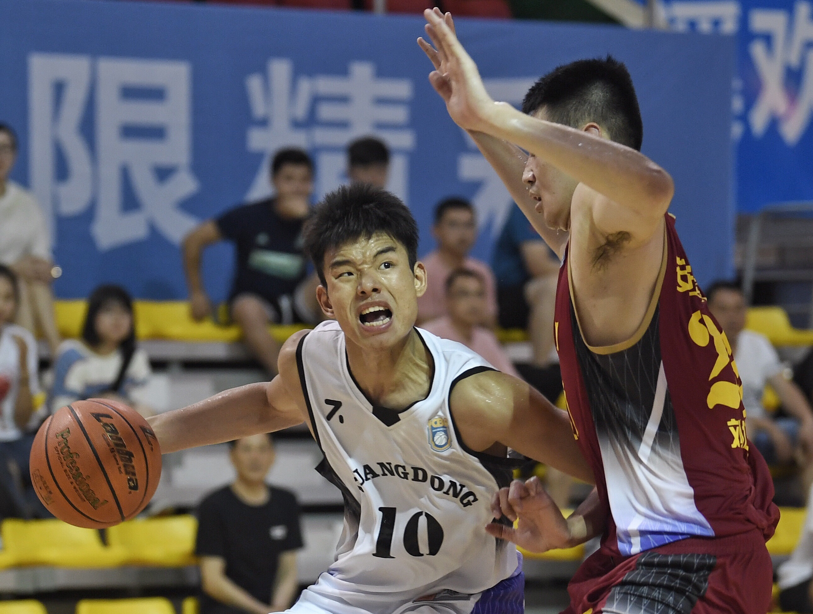 爱游戏下载-关于新加坡篮球锦标赛暂停赛事，卫生部门发出警告的信息