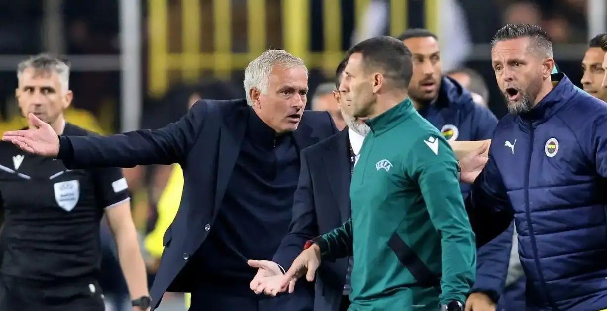 包含巴西国家队备战秘鲁瓜雪高外战，保持连胜状态的词条