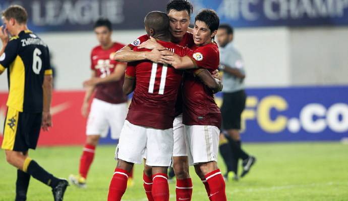 包含广州恒大斩获三分，继续紧咬积分榜头名的词条