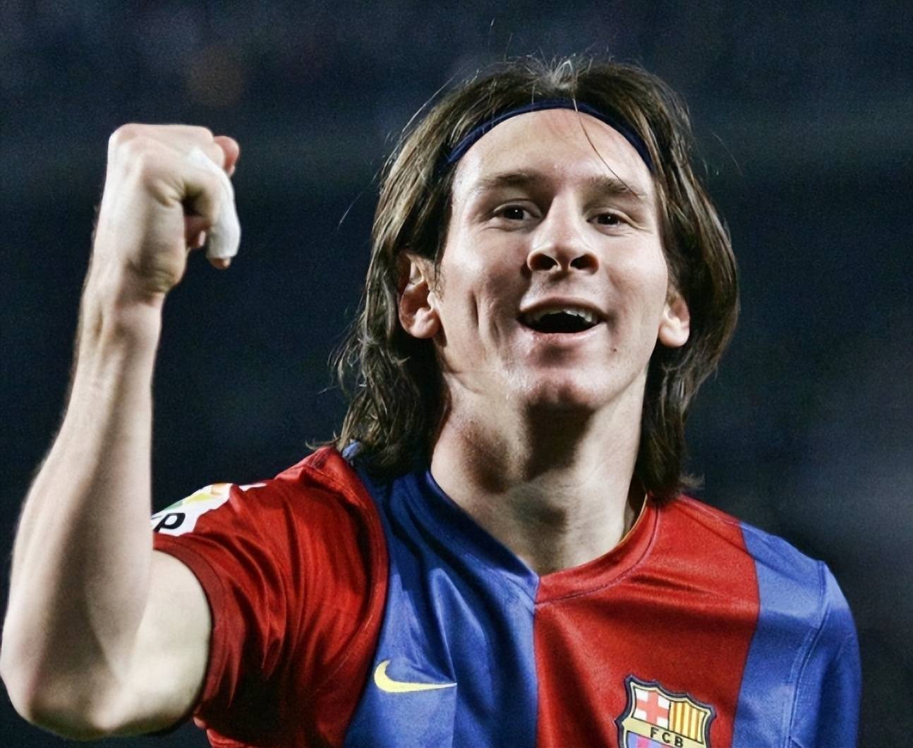 爱游戏娱乐-包含绿茵场上悬念丛生,热门对决引发球迷狂热!的词条