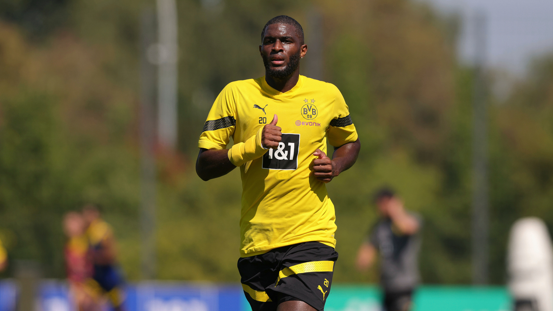 沙尔克球员努力奋战,最终战胜强敌的简单介绍 沙尔克球员努力奋战,最终战胜强敌的简单介绍