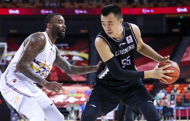 篮网队中锋德安东尼奥·戴维斯成功回归板凳席的简单介绍 篮网队中锋德安东尼奥·戴维斯成功回归板凳席的简单介绍