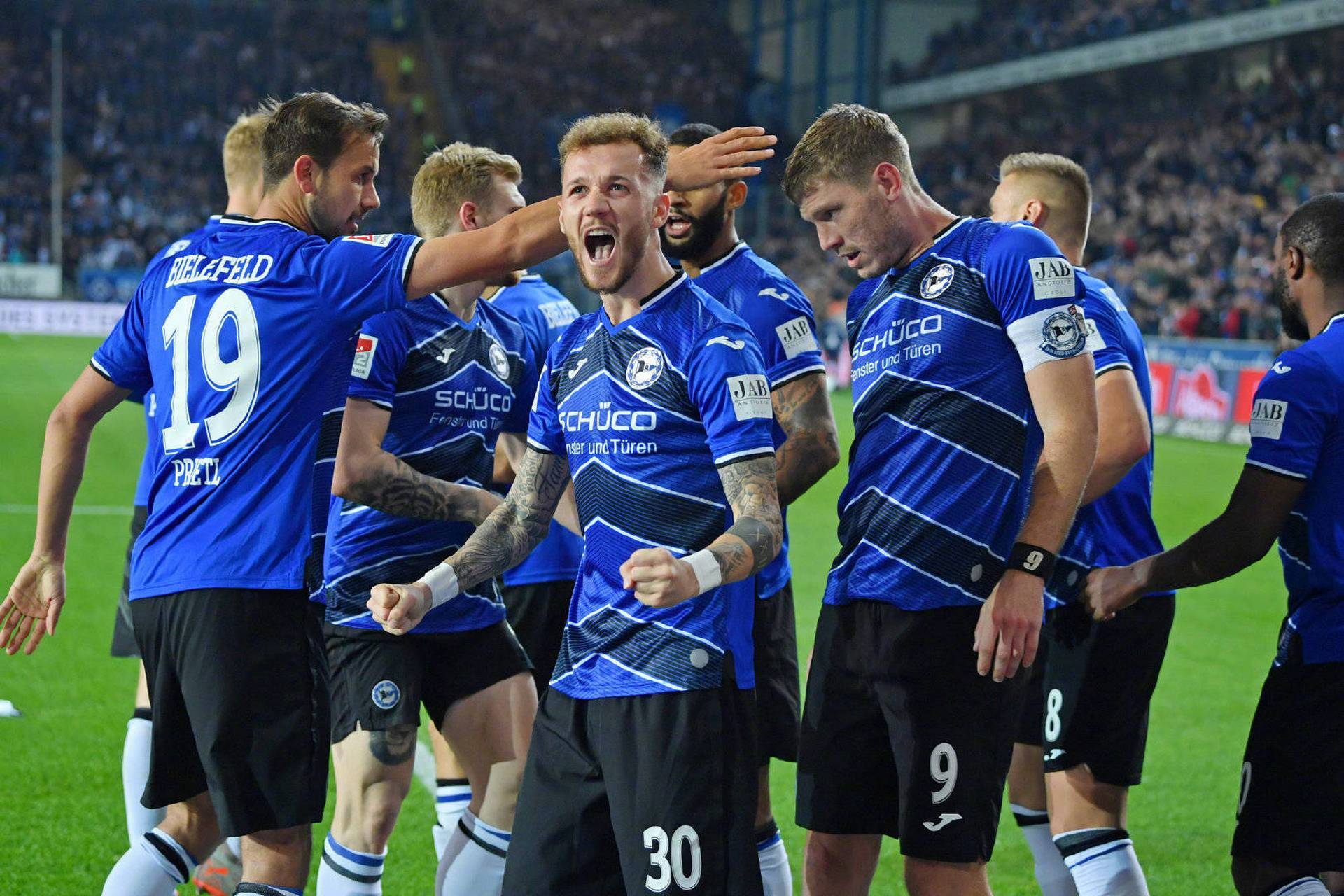 柏林赫塔客场击败对手,豪取三分 柏林赫塔客场击败对手,豪取三分