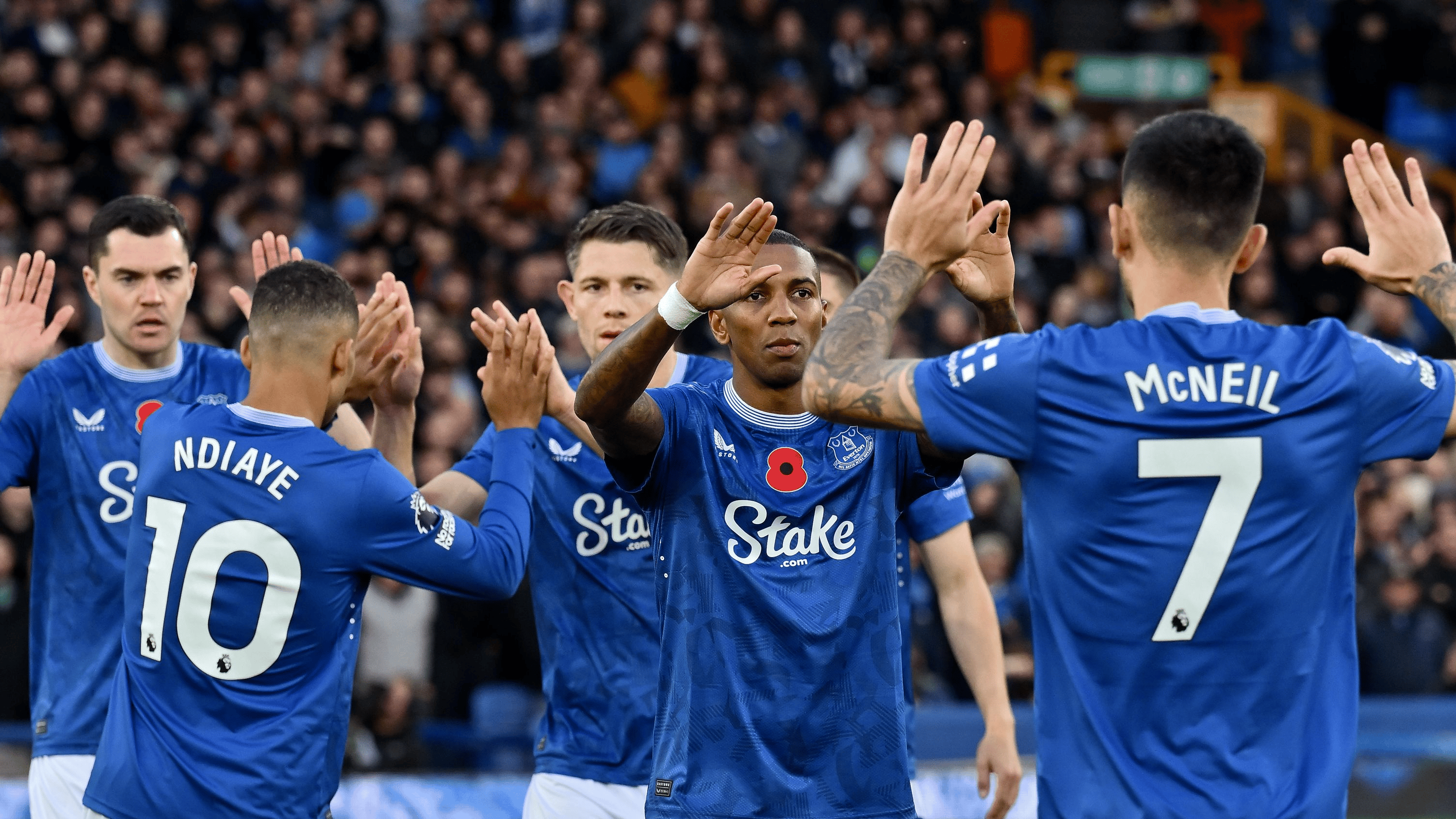 英超比赛赛季正酣,冠军之争激烈 英超比赛赛季正酣,冠军之争激烈