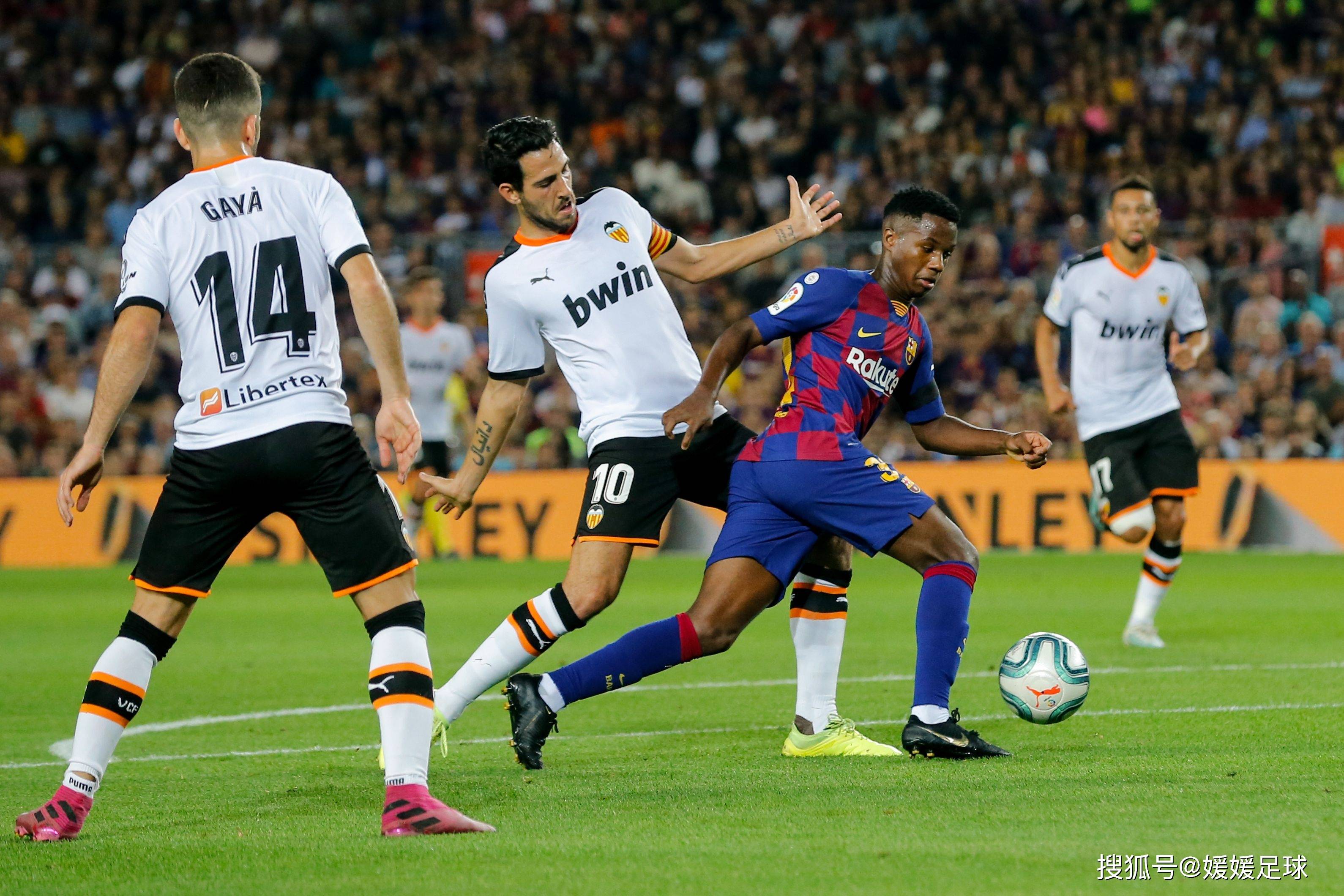 马赛足球俱乐部在比赛中战胜对手 马赛足球俱乐部在比赛中战胜对手