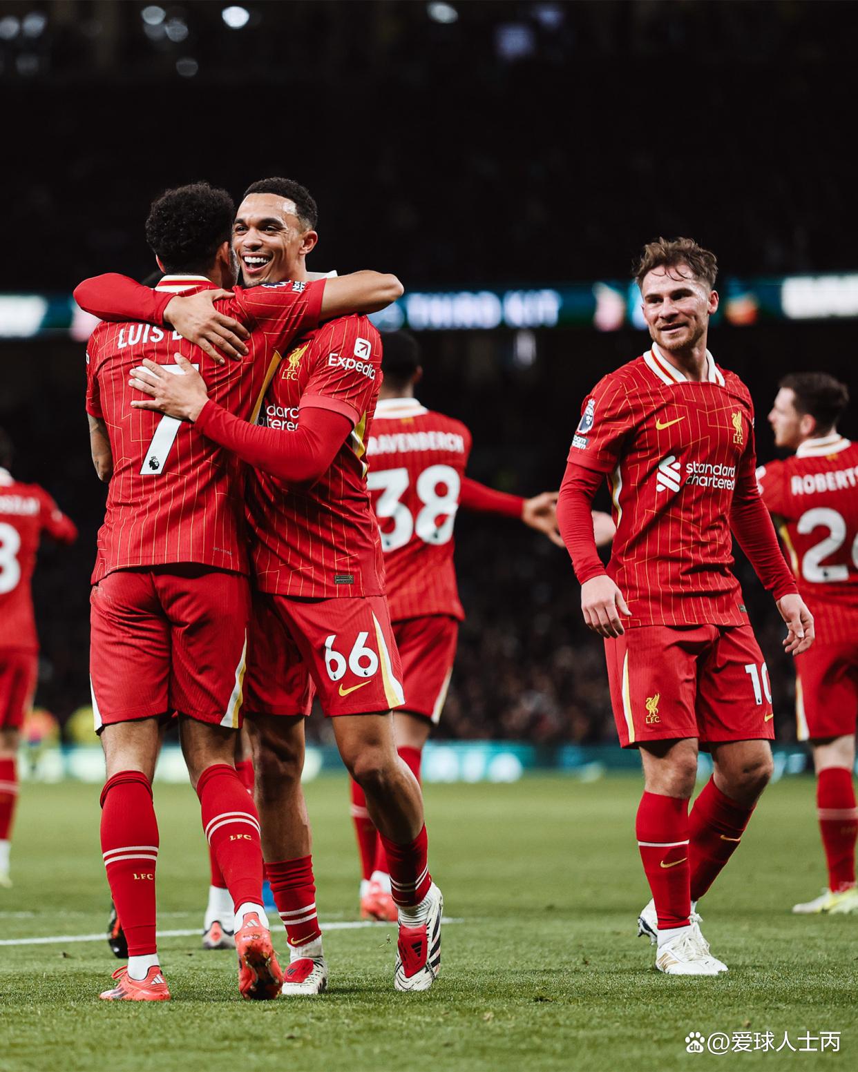 爱游戏官方-欧预赛强队争霸秀出拼搏精神,赢得观众点赞的简单介绍