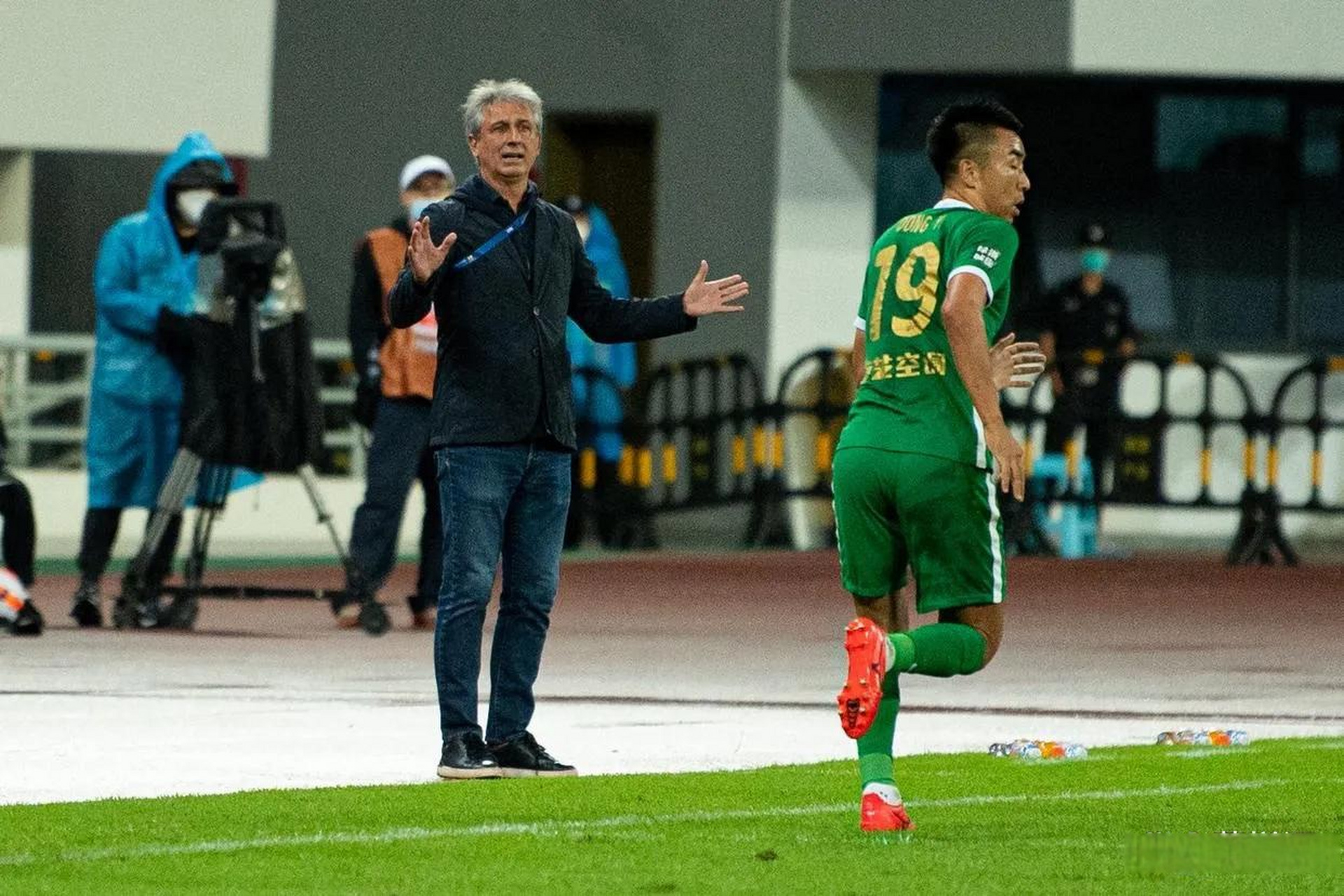 爱游戏下载-湖南队向前迈进，成功逆袭赢得胜利