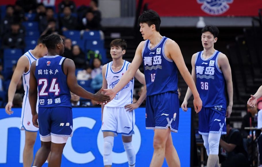 强队连胜,实力占据联赛头名 强队连胜,实力占据联赛头名