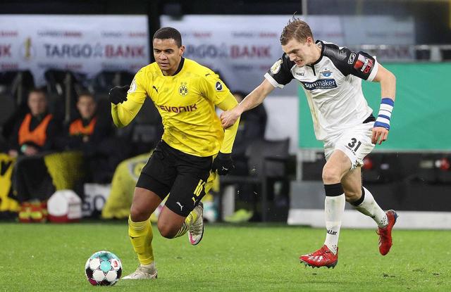 爱游戏APP-沙尔克球员集体表现低迷,遭遇连败的简单介绍