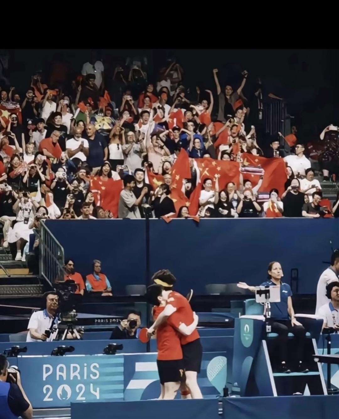 悲欢交加,运动员情感真挚展现 悲欢交加,运动员情感真挚展现