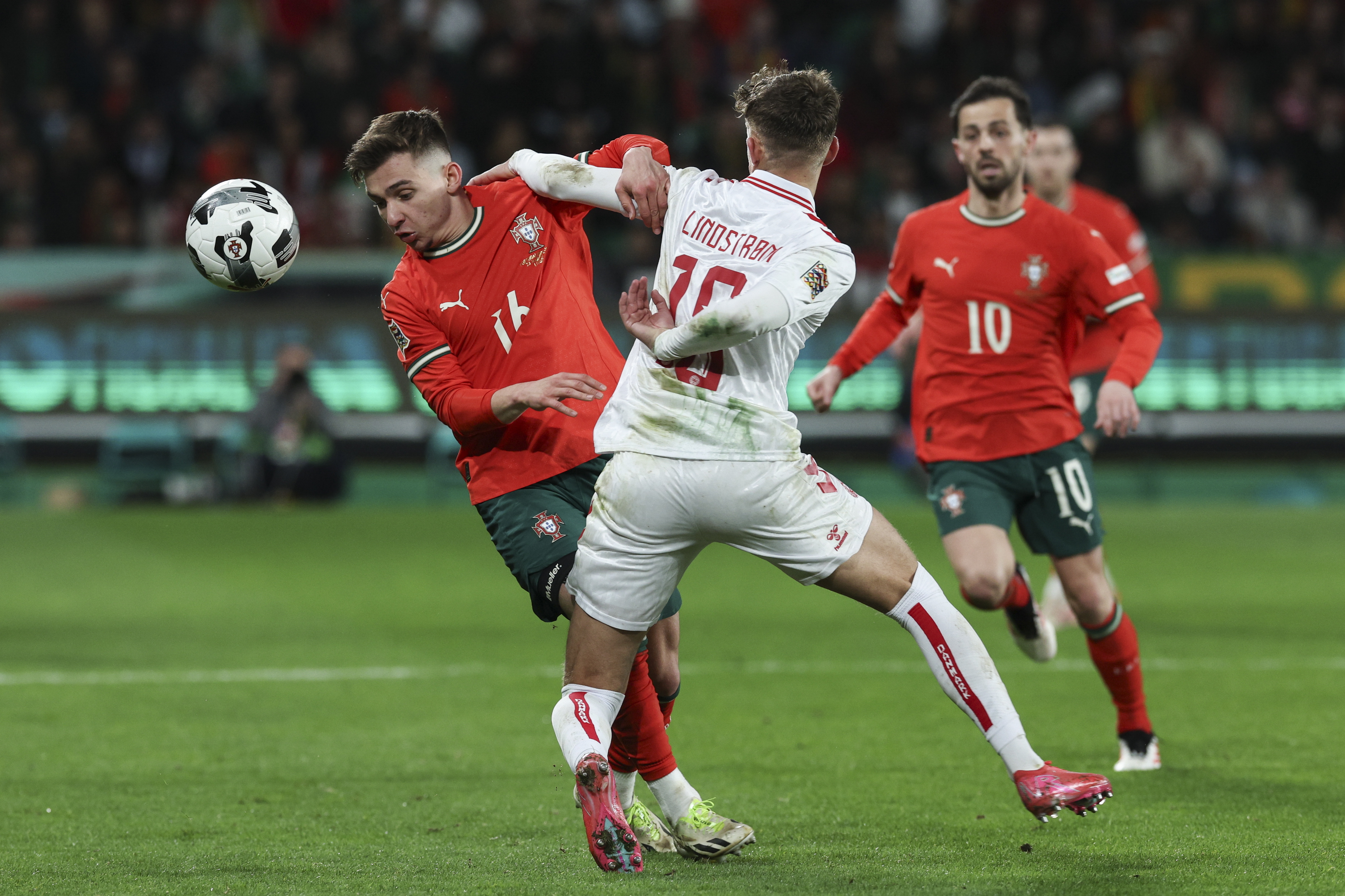 爱游戏-葡萄牙队中场亚亚图雷领衔球队备战