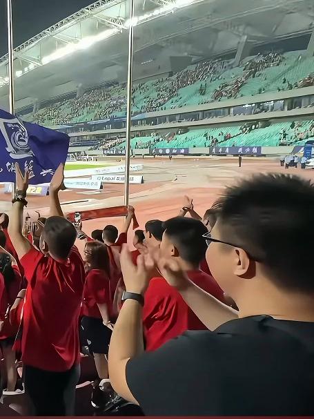 足球冠军争夺激烈选手状态逐渐回暖精气神 足球冠军争夺激烈选手状态逐渐回暖精气神