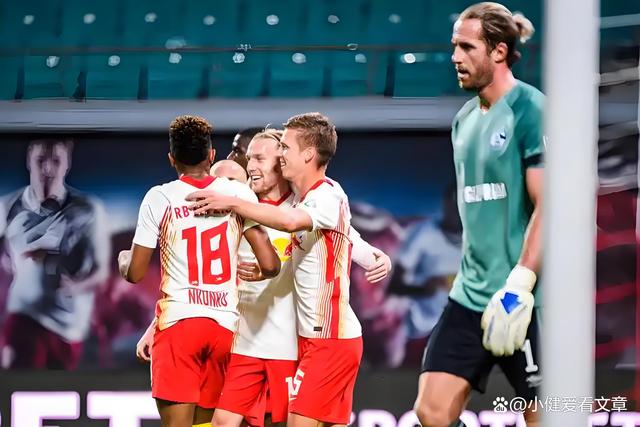 包含汉堡球迷期待球队重返德甲联赛的词条