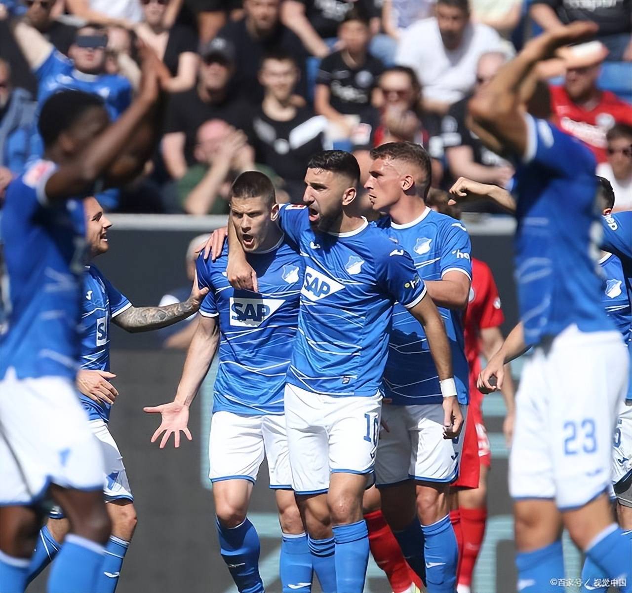 亚眠球员坚守主场，避免失分