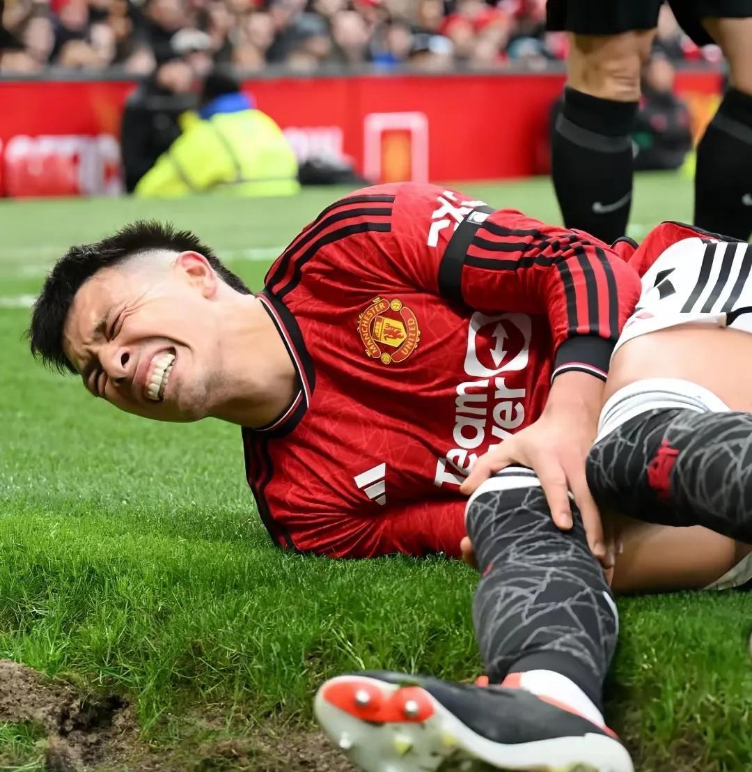 曼联后防大将受伤将休战数周