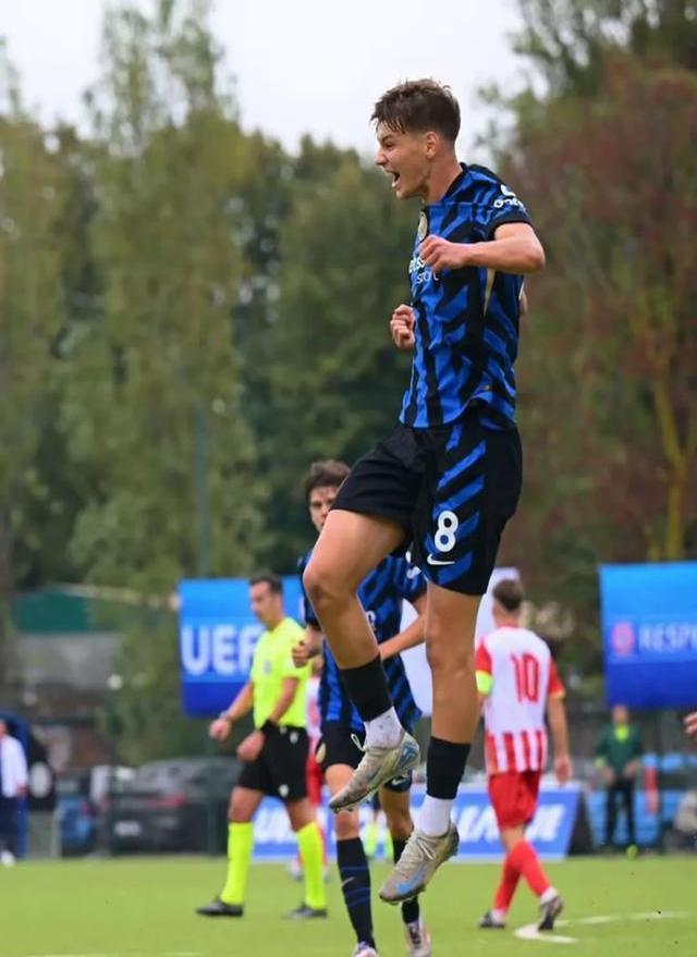 小将崭露头角,球迷纷纷点赞 小将崭露头角,球迷纷纷点赞