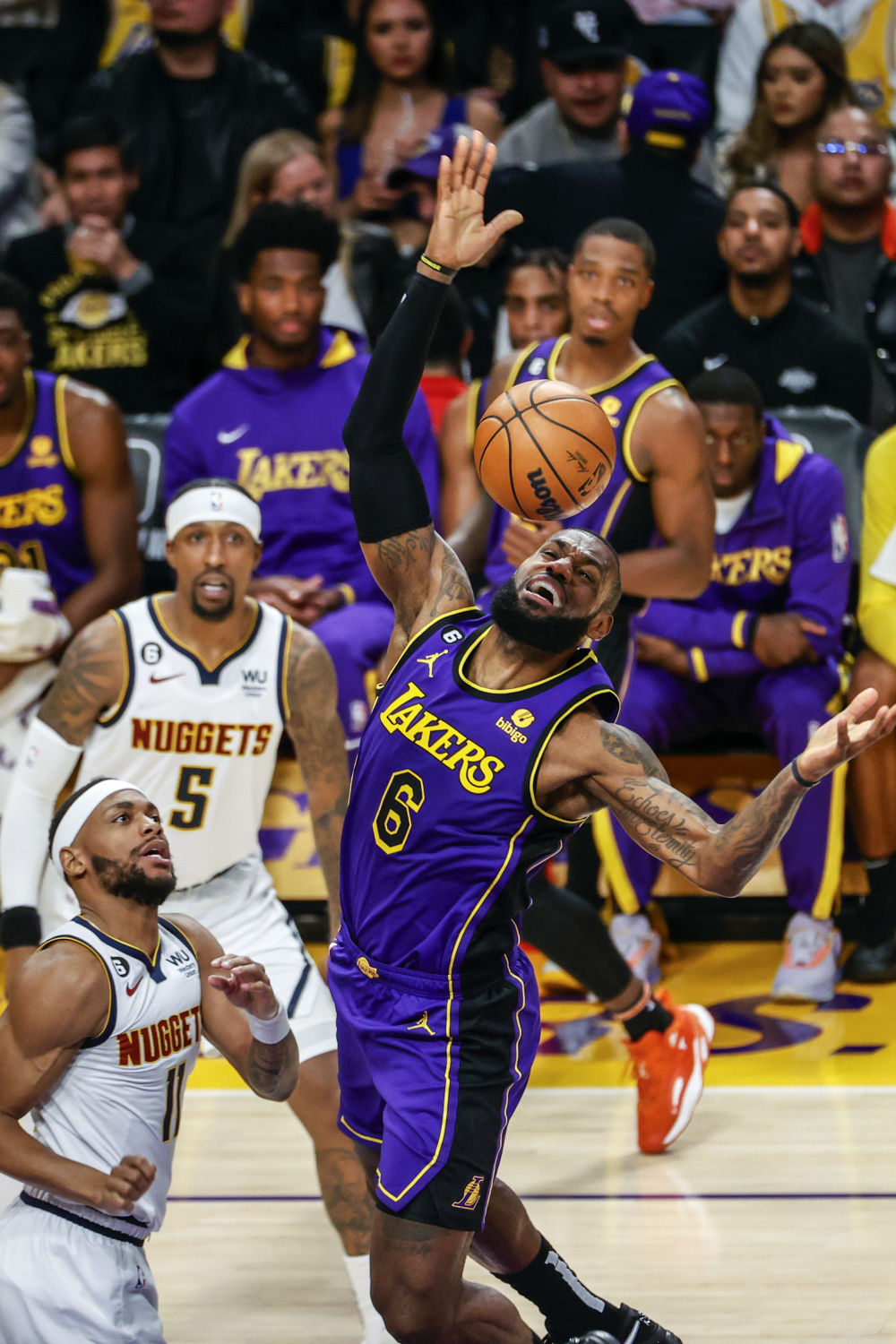 爱游戏官方-丹尼斯队在比赛中表现游刃有余