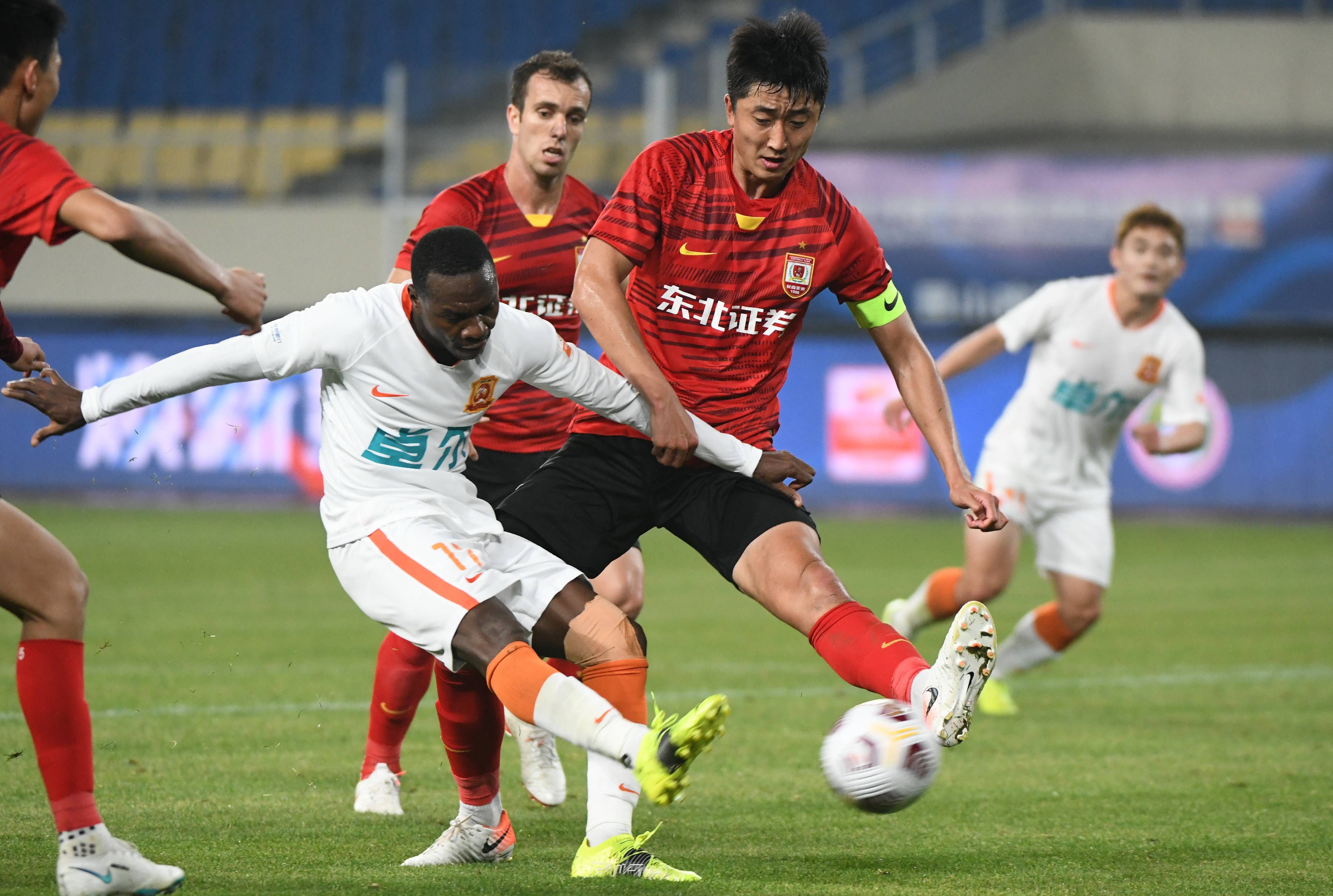 爱游戏体育-人员轮换比分大幅拉开，拜仁横扫对手