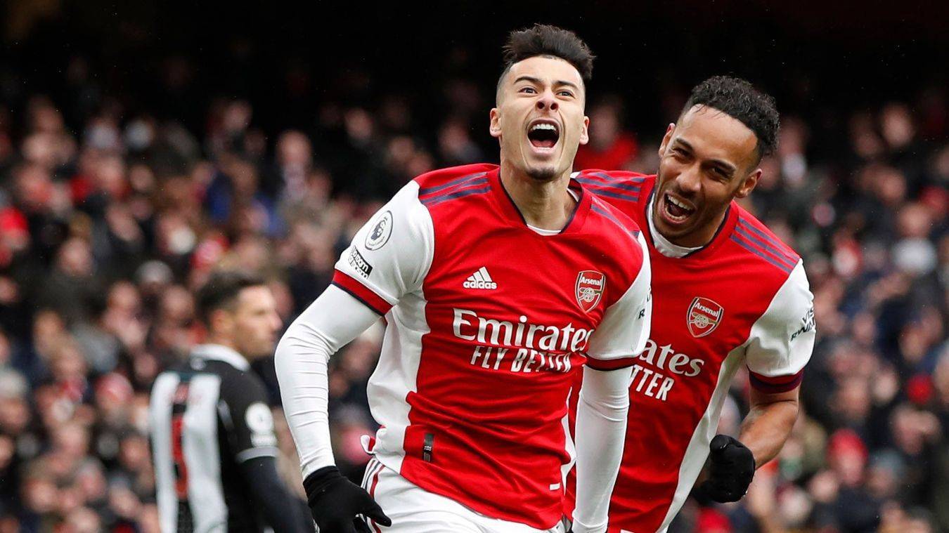 爱游戏娱乐-利物浦战胜对手，晋级阻击争夺