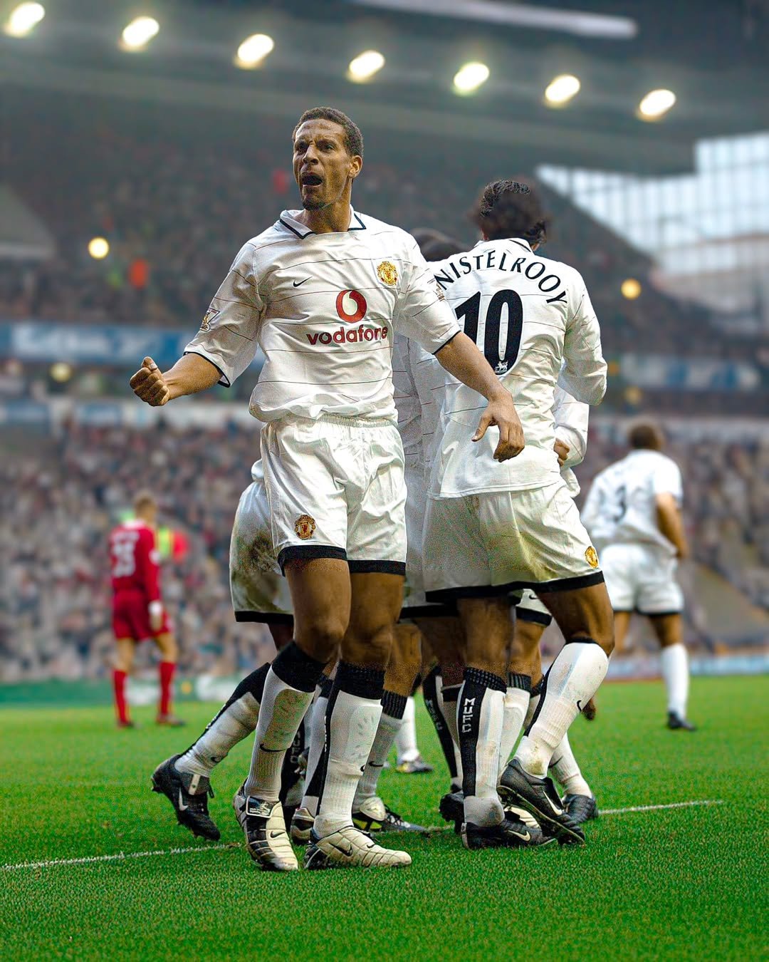 利物浦战胜对手，晋级阻击争夺