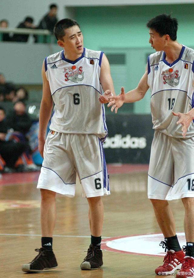 热火朝天的职业篮球联赛吸引球迷瞩目的简单介绍