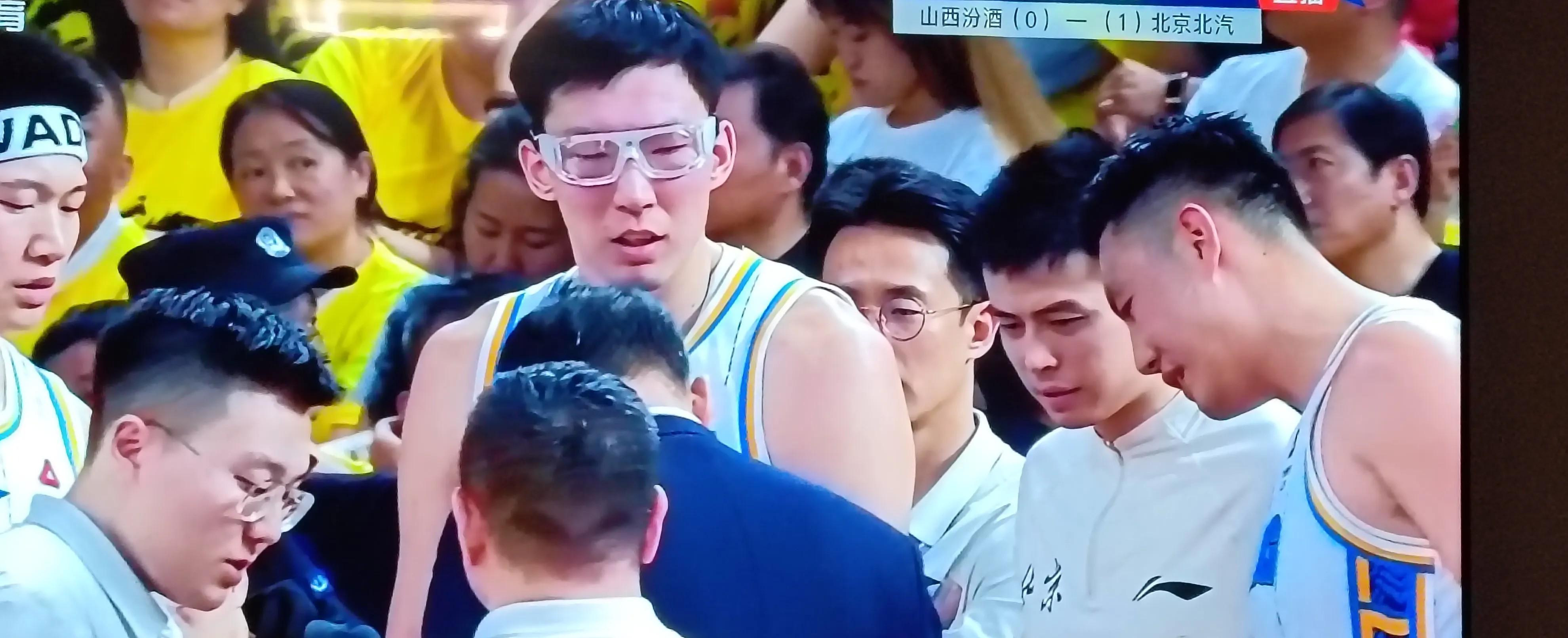 爱游戏官网-福建男篮横扫赛场，主帅大赞球员表现