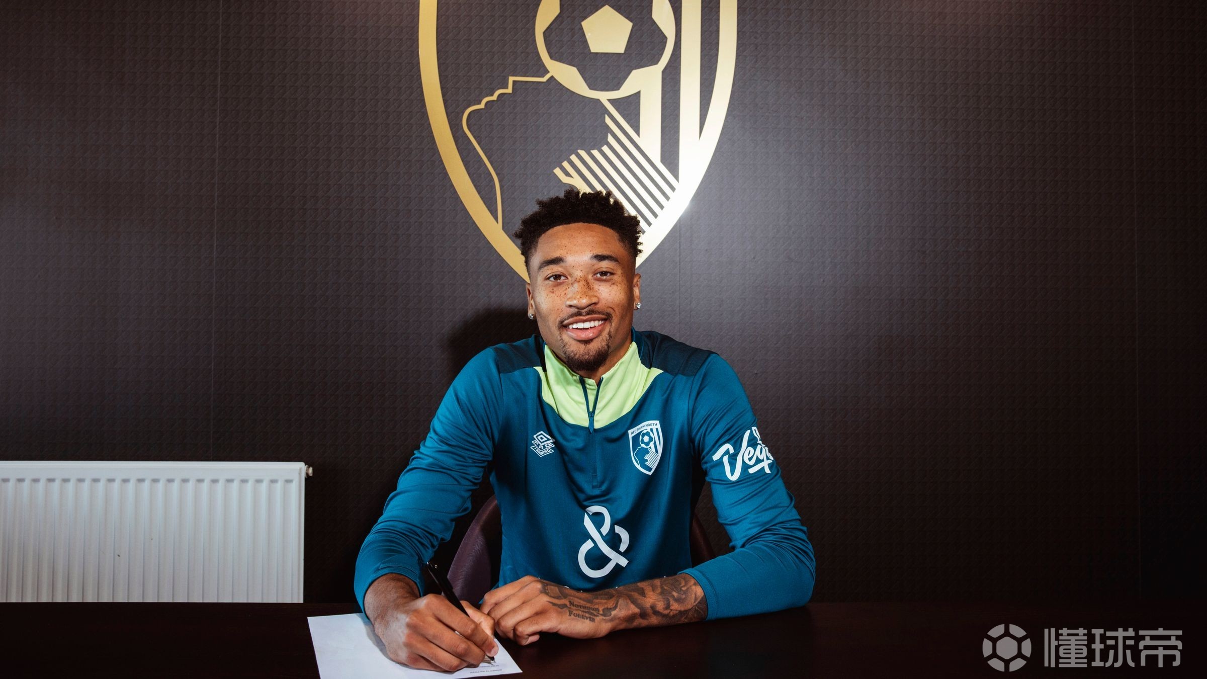 爱游戏娱乐-谢菲联主场战平伯恩茅斯,难掩保级压力