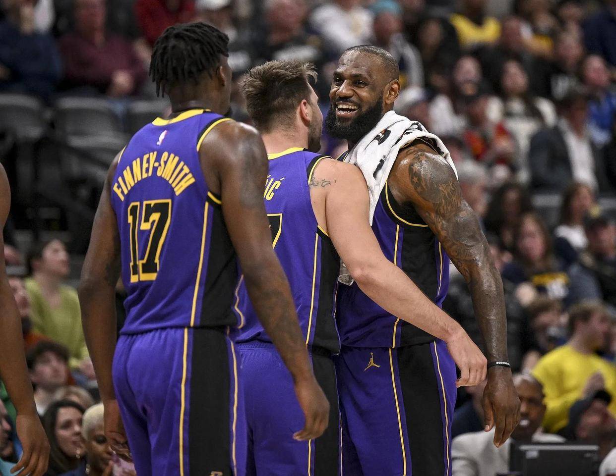 湖人主场击败国王,保持连胜 湖人主场击败国王,保持连胜