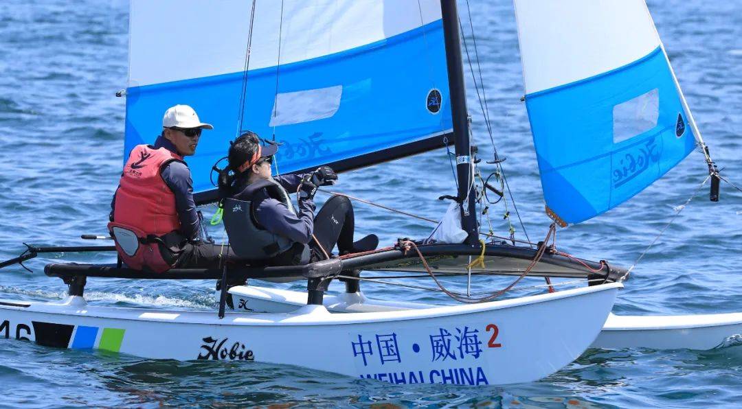 克罗地亚选手在帆船比赛中获胜