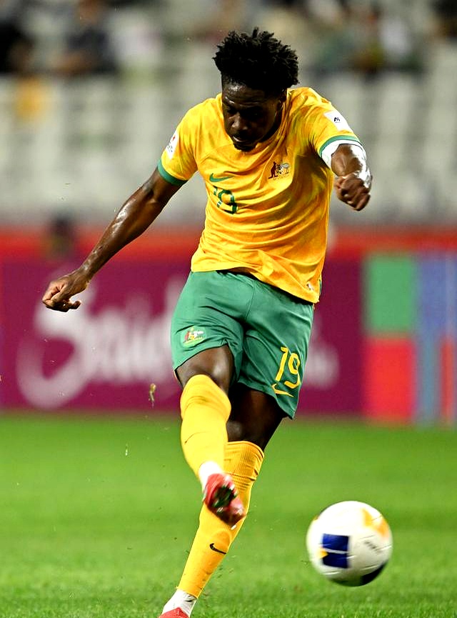 爱游戏大厅-澳大利亚队气势如虹，喜获奖杯