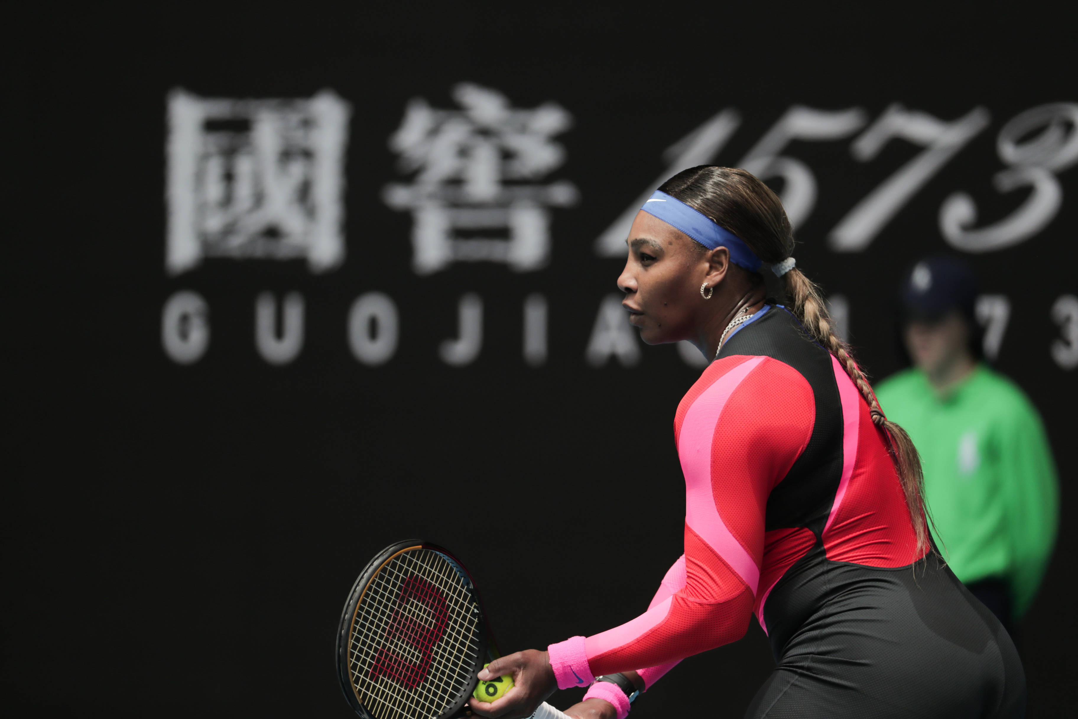 澳大利亚队气势如虹,喜获奖杯 澳大利亚队气势如虹,喜获奖杯