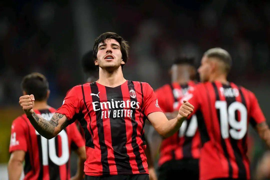 AC米兰力争在对阵热那亚的比赛中获胜 AC米兰力争在对阵热那亚的比赛中获胜