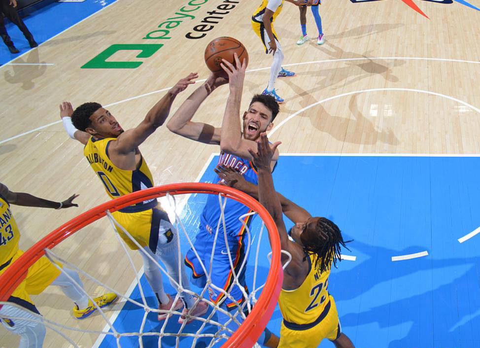 爱游戏下载-国际足球大战中的精彩瞬间，球迷热情高涨的简单介绍