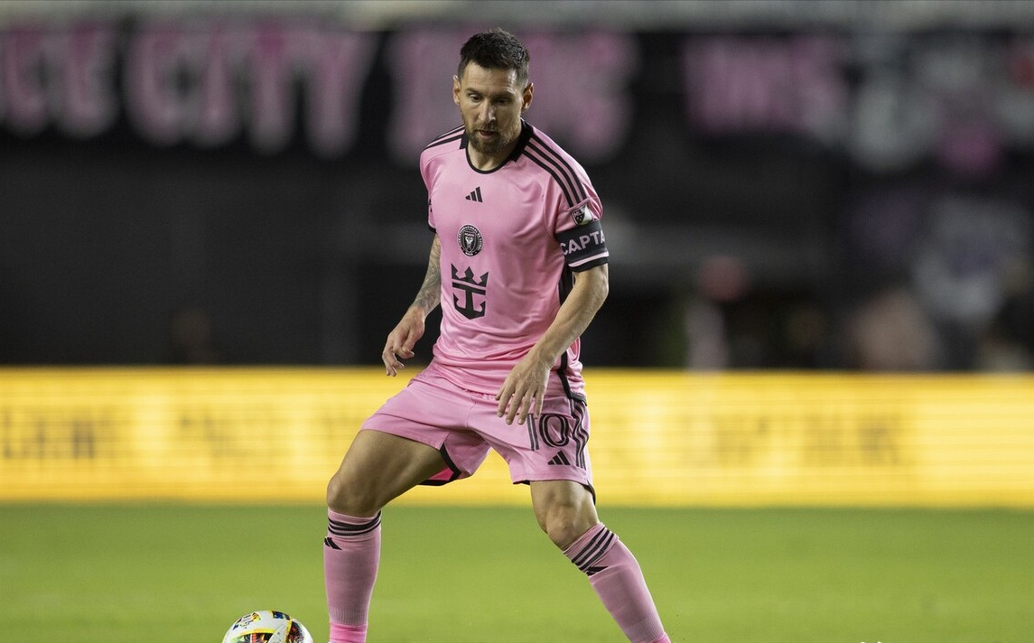 爱游戏官网-关于足球女运动员们在比赛中兢兢业业,表现出色的信息