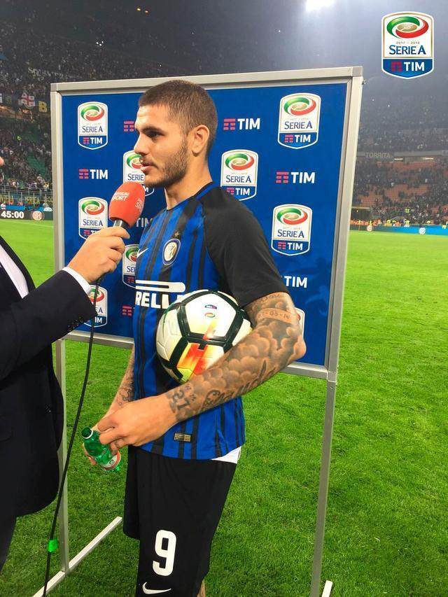 爱游戏在线-伊卡尔迪射门打中横梁,球场上惋惜不已