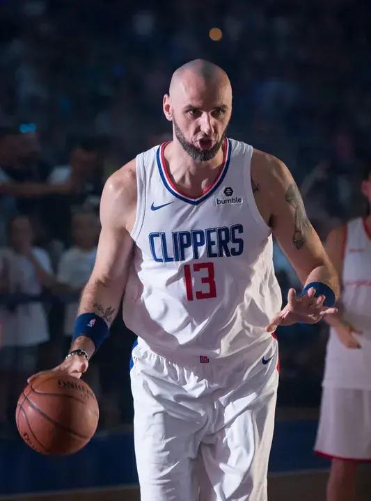 足球风云!两支实力派球队角逐冠军 足球风云!两支实力派球队角逐冠军