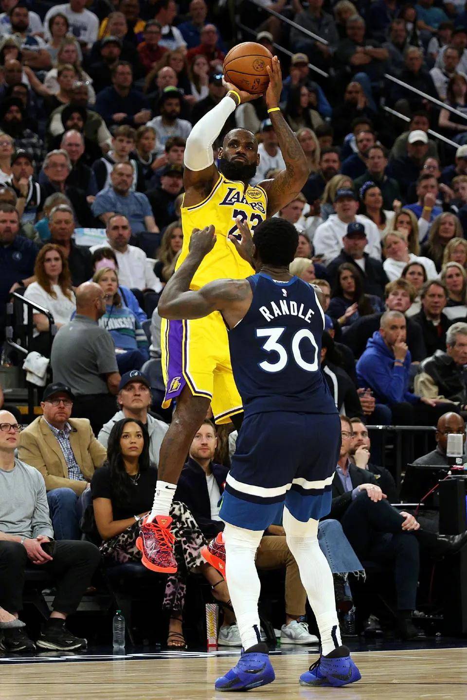 湖人大胜黄蜂,詹姆斯全场得分霸气成为最佳球员 湖人大胜黄蜂,詹姆斯全场得分霸气成为最佳球员