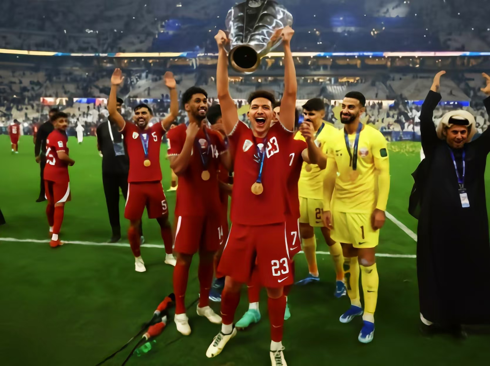 双方硬仗!东亚顶级足球决赛引发球迷热烈关注 双方硬仗!东亚顶级足球决赛引发球迷热烈关注