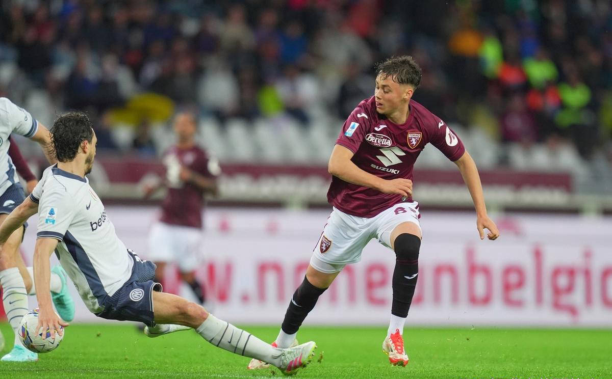 国际米兰锋线全开,疯狂轰进对手球门 国际米兰锋线全开,疯狂轰进对手球门