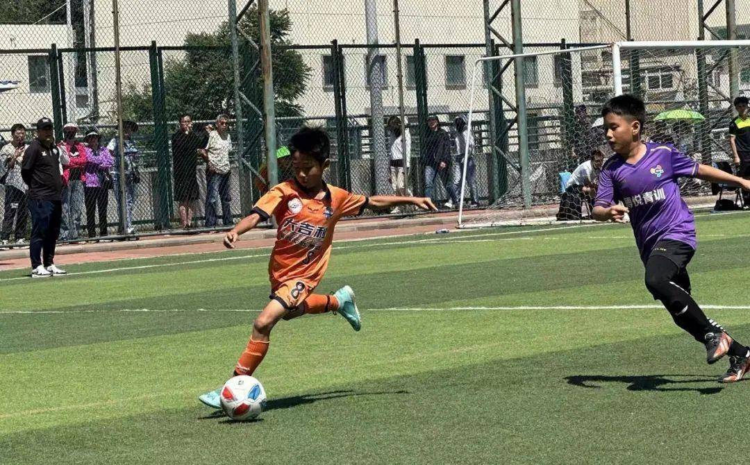 紧要关头球员发挥关键作用带队取胜 紧要关头球员发挥关键作用带队取胜