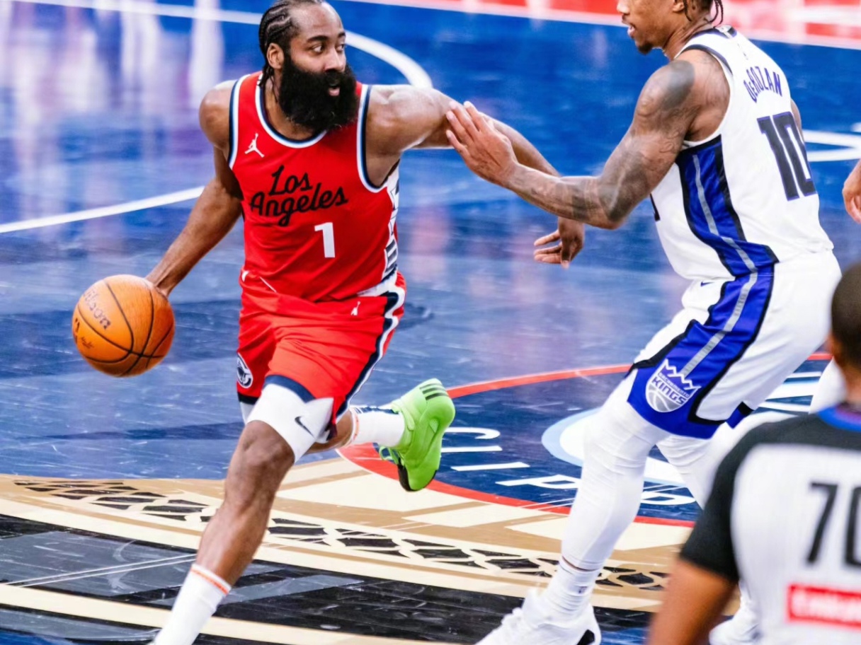 快船客场力克活塞,结束三连败 快船客场力克活塞,结束三连败