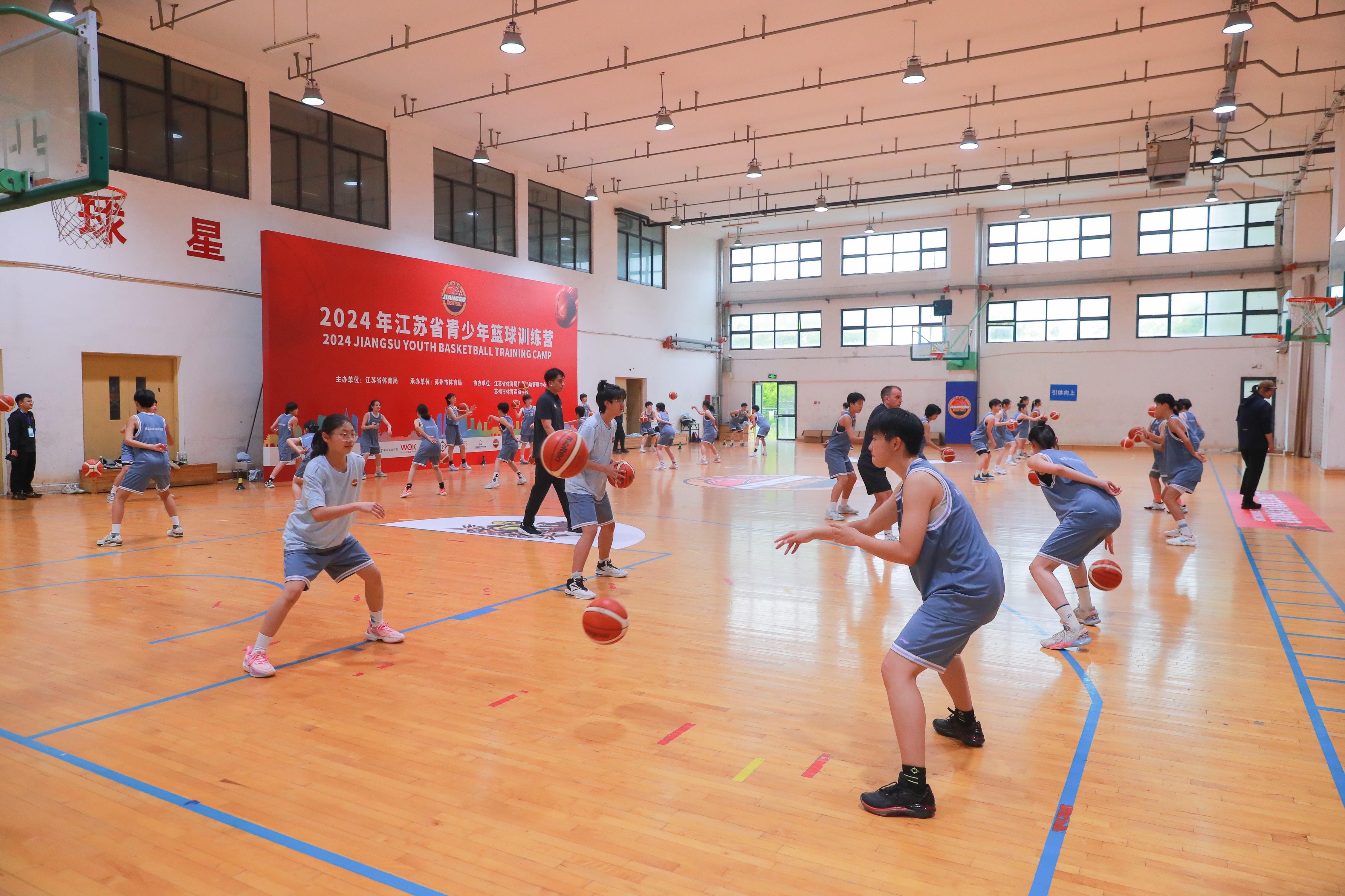 瑞士青少年篮球培训营圆满结束,技术得到提升 瑞士青少年篮球培训营圆满结束,技术得到提升