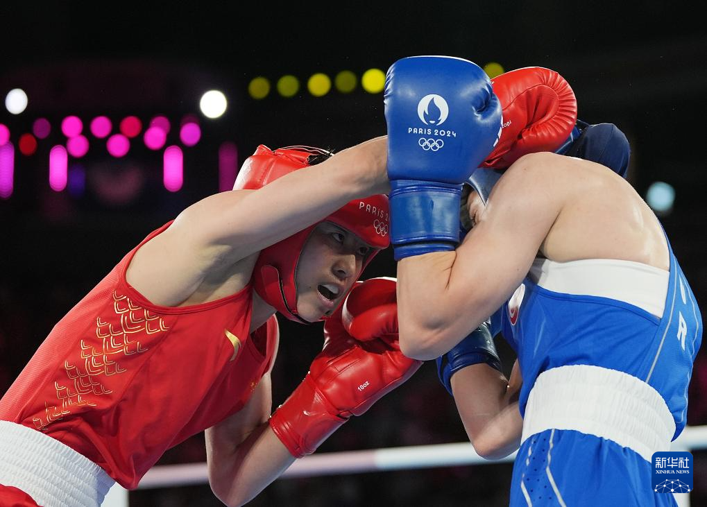 爱游戏在线-包含拳击比赛擂台上激烈角逐，各路拳手登场的词条