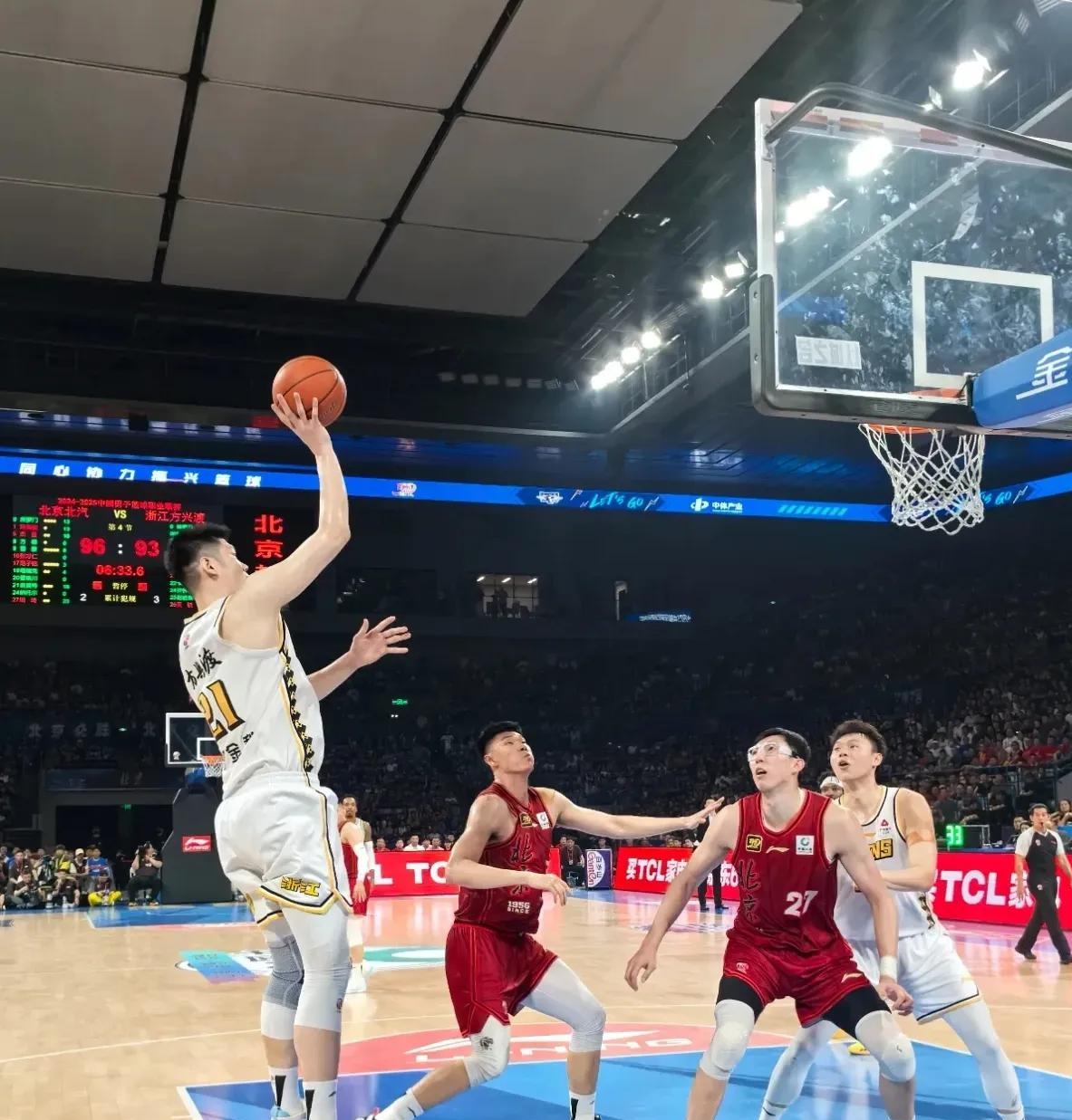 广厦队客场作战一波三折,球员表现求稳 广厦队客场作战一波三折,球员表现求稳