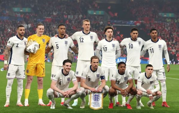 英格兰国家队对阵法国队,绝对交锋引发球迷热议 英格兰国家队对阵法国队,绝对交锋引发球迷热议